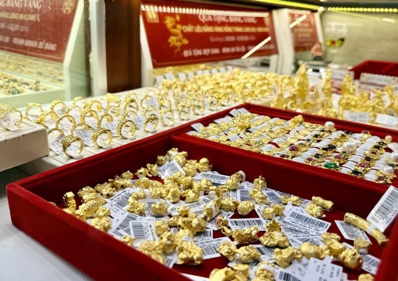 Dù nhu cầu trang sức có thể giảm khi giá cao, dòng tiền đầu tư vào vàng vẫn có thể giữ giá ở mức cao.