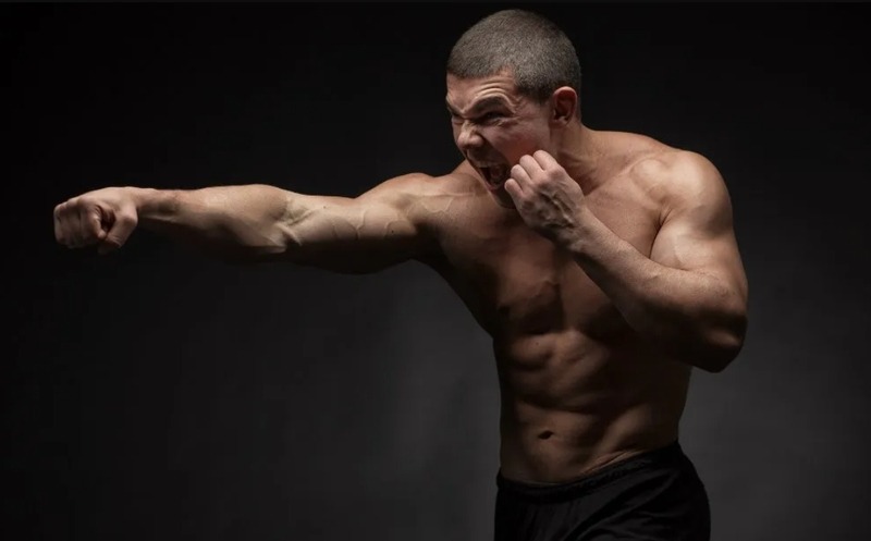 Shadow boxing giúp luyện kỹ thuật, di chuyển và tưởng tượng tình huống thi đấu mà không cần đối thủ. 