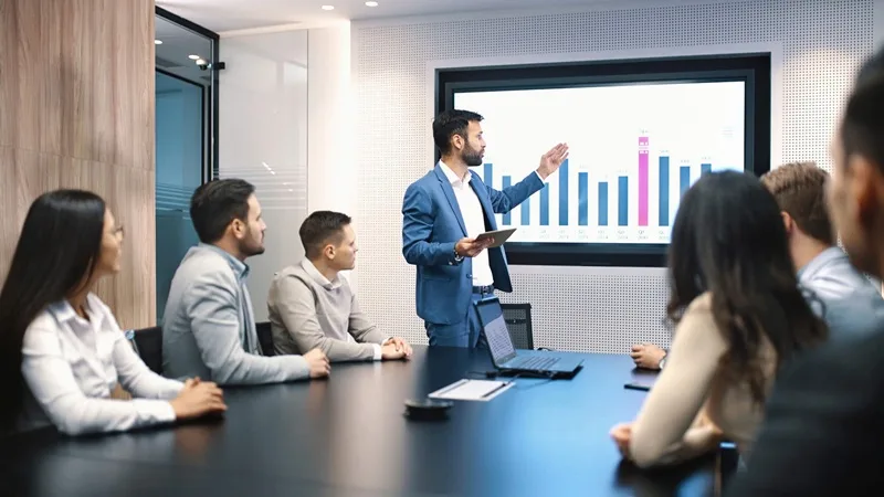Mối liên kết bổ trợ giữa hai hoạt động quản trị và kinh doanh.